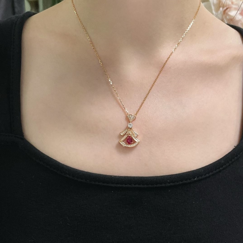 Bv1g*ai necklaces